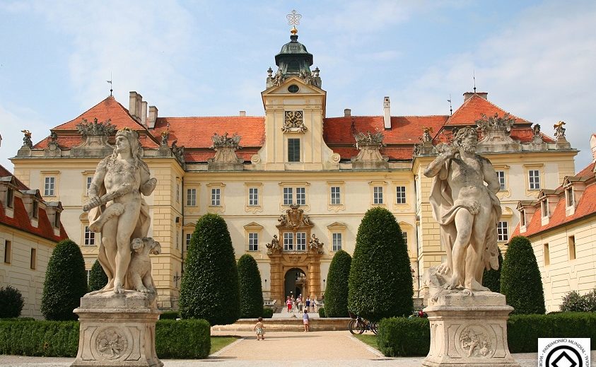 Valtice-Lednice, Bus Rental Czech